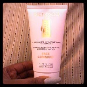 -Skin&Co- Face Gommage